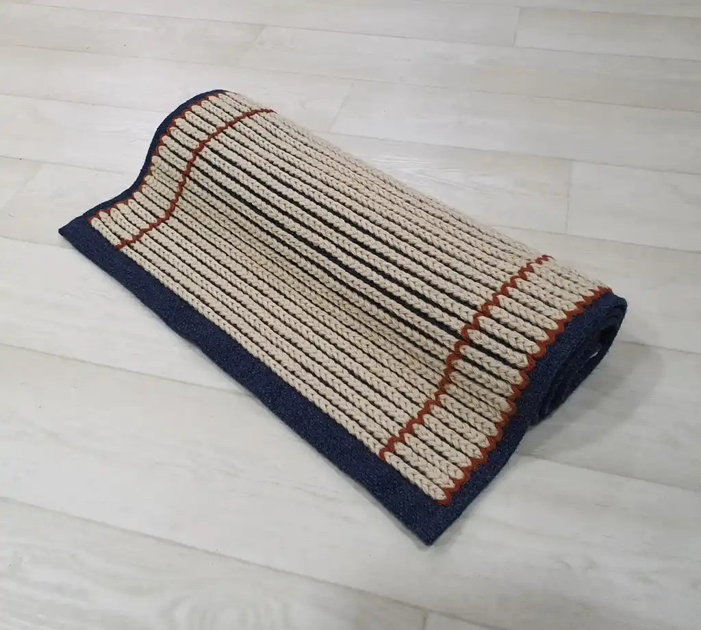handwoven wool rug with traditional Ukrainian weaving pattern.