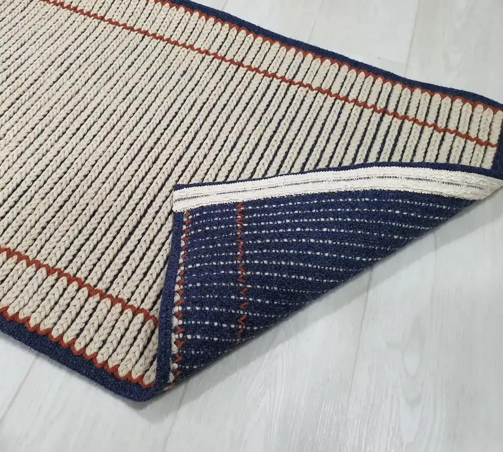 handwoven wool rug with traditional Ukrainian weaving pattern.