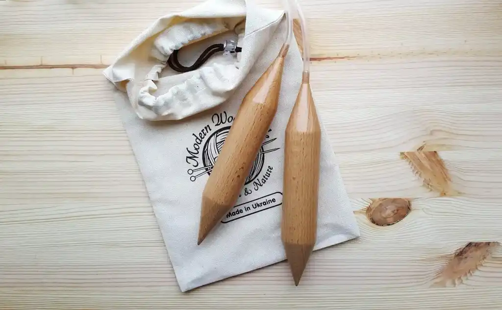 premium beech wood knitting needles 35mm diameter for chunky yarn crafting.