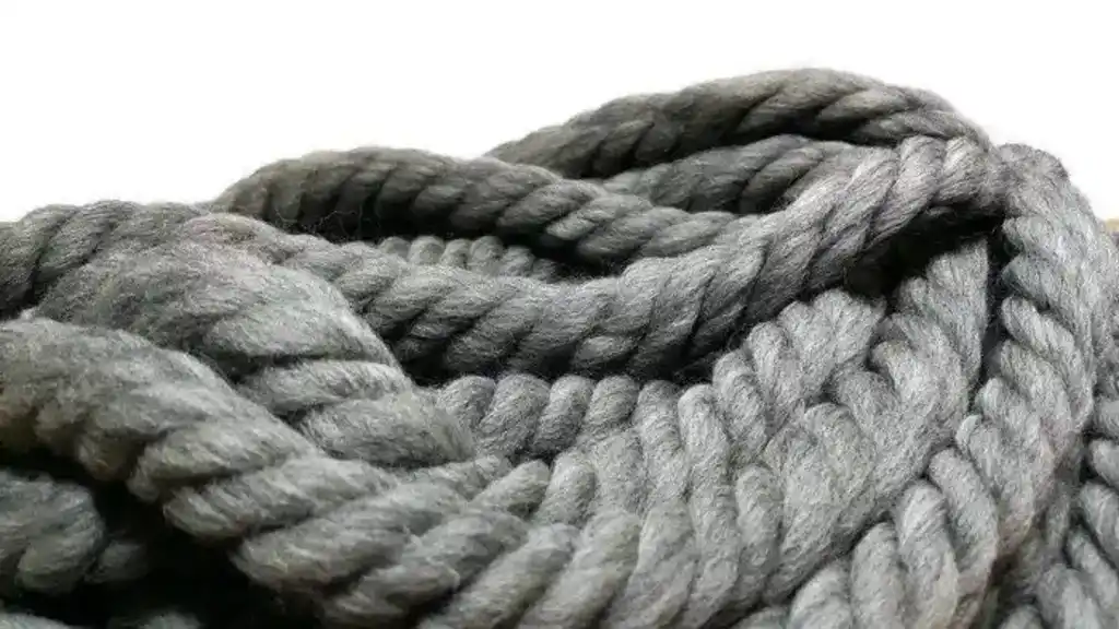 chunky wool yarn, premium thick knitting yarn.