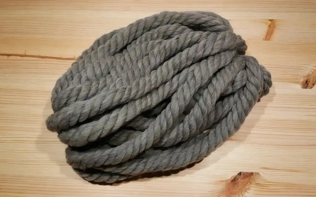 chunky wool yarn, premium thick knitting yarn.