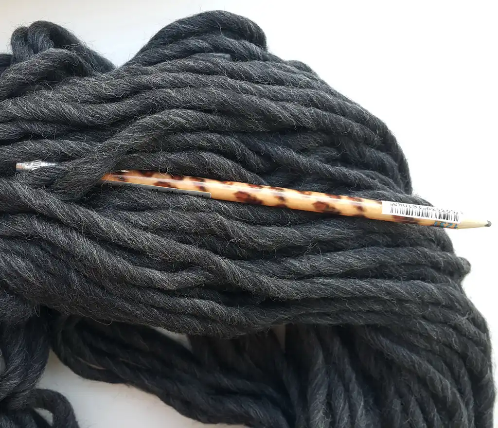 premium merino wool yarn, chunky knitting crochet natural fiber.